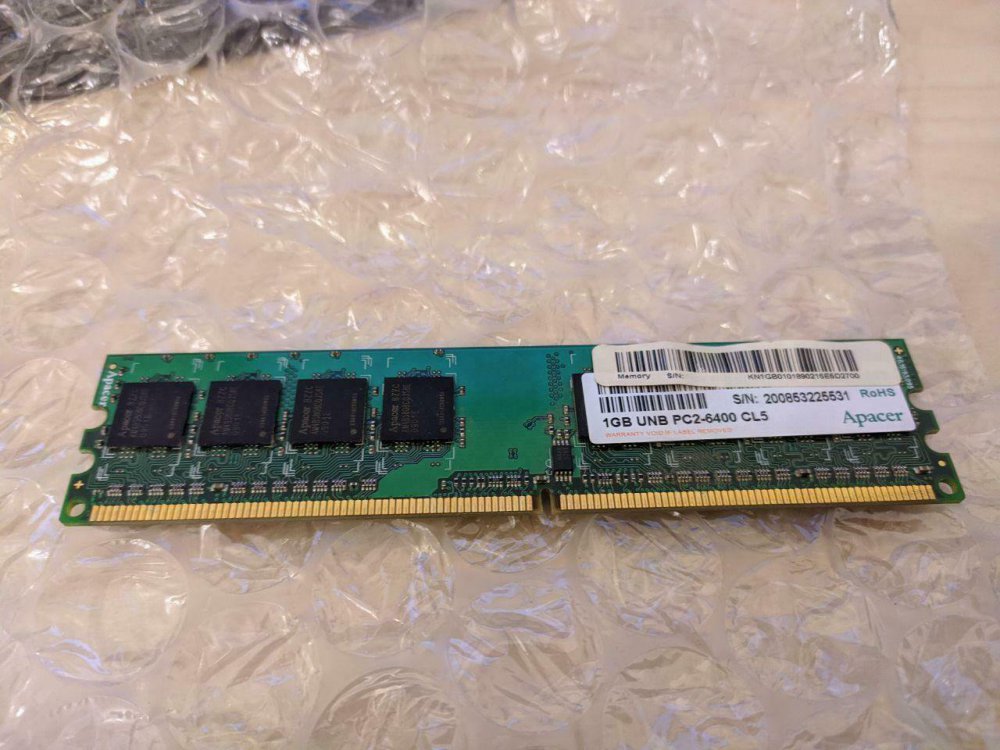 Apacer 1GB PC2-6400 CL5 F.jpg