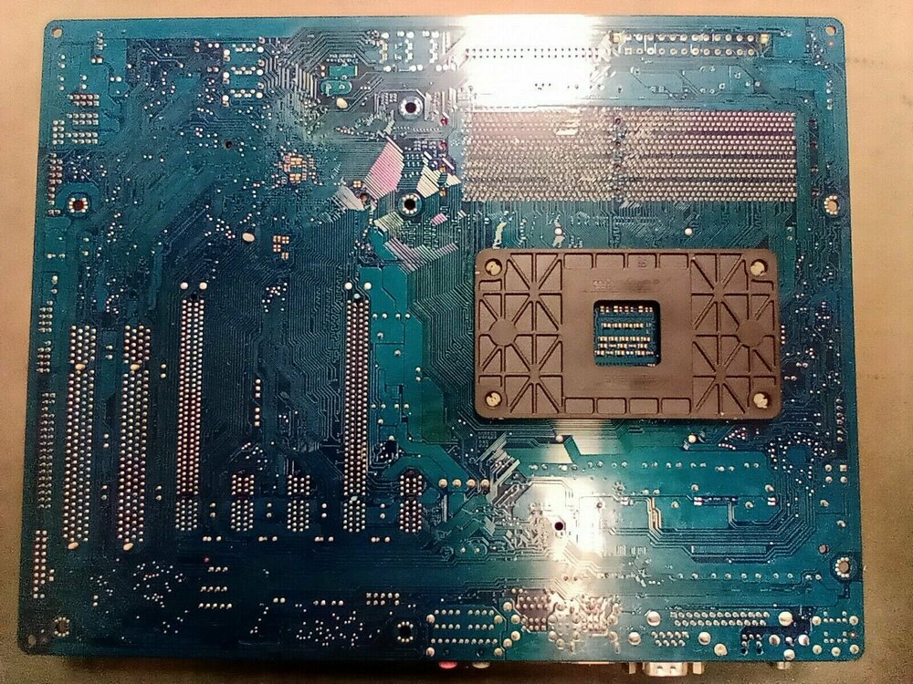 gigabyte am2 10.jpg